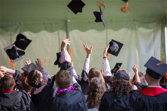 英国小学到大学一共要花多少钱